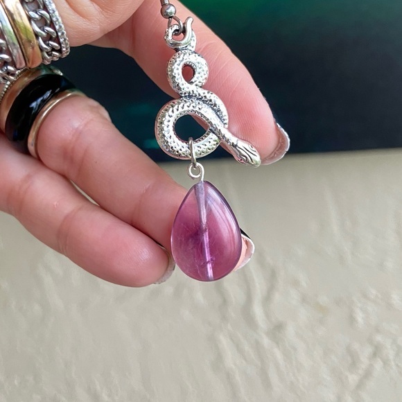 🔴 Purple fluorite drop snake design dangly earrings - Picture 7 of 10